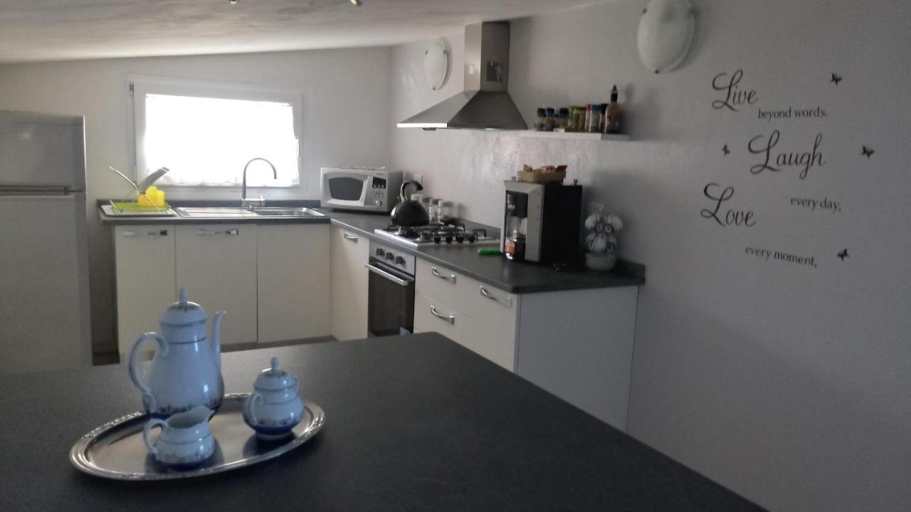 La Petronilla Apartment กัสเตลซาร์โด ภายนอก รูปภาพ