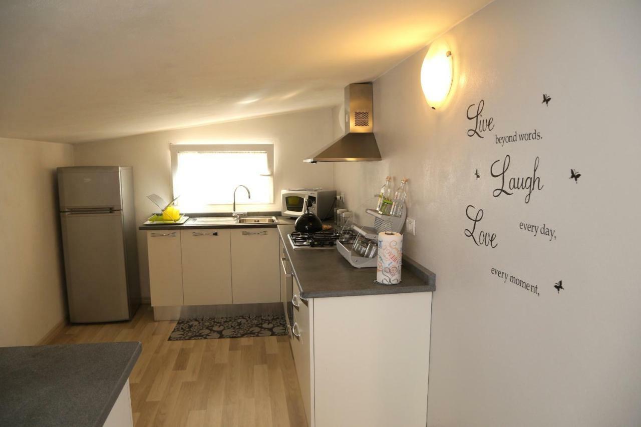 La Petronilla Apartment กัสเตลซาร์โด ภายนอก รูปภาพ