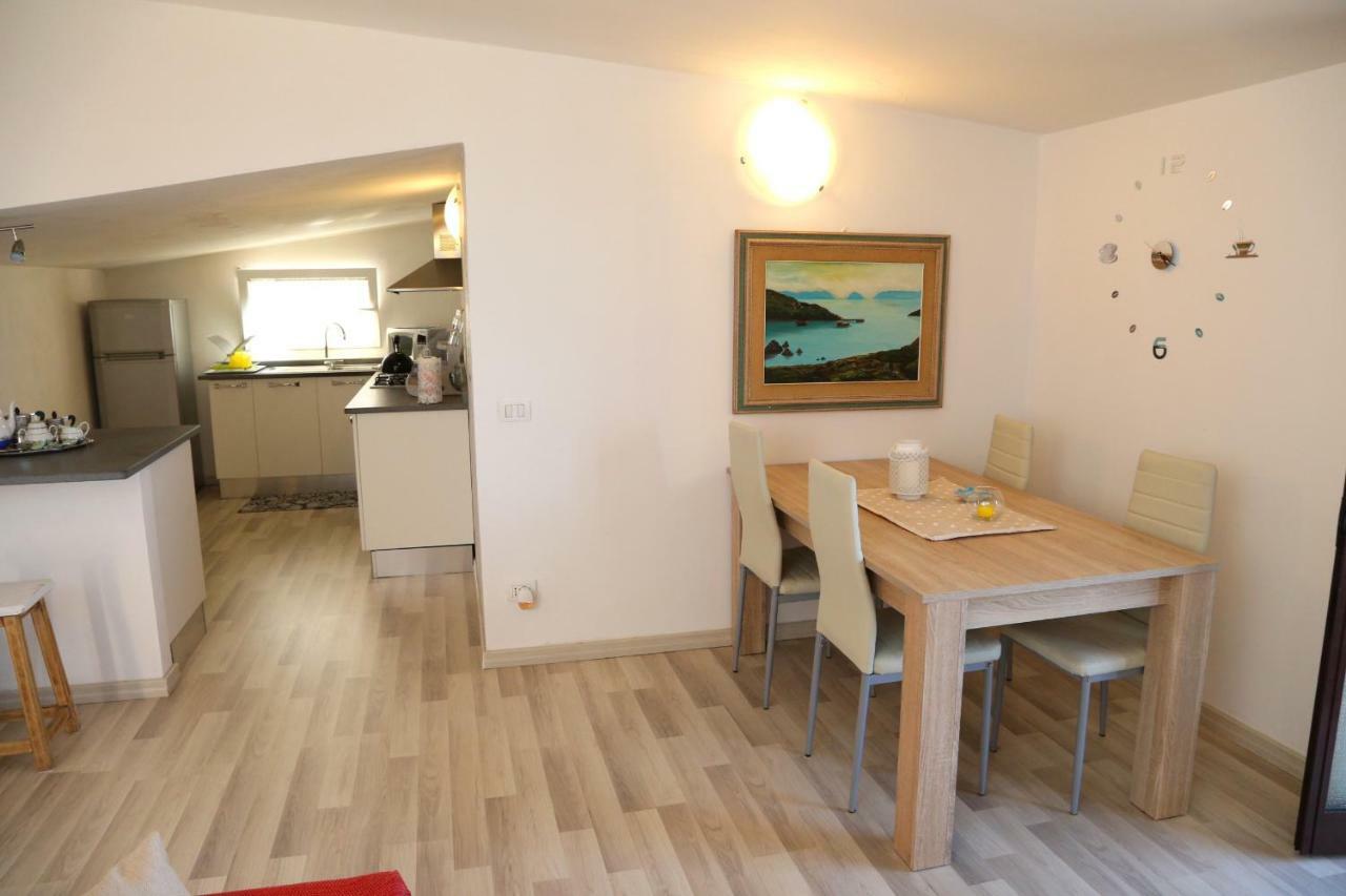 La Petronilla Apartment กัสเตลซาร์โด ภายนอก รูปภาพ