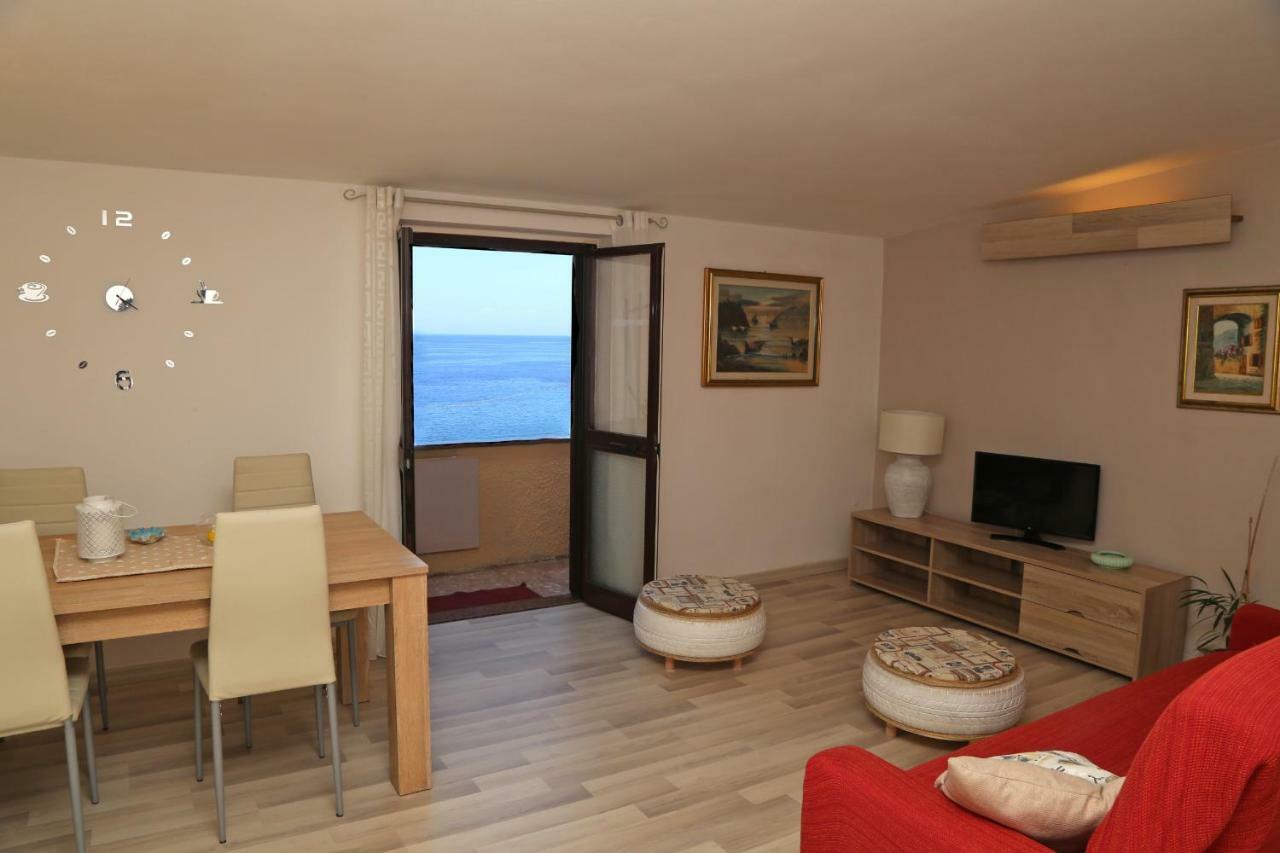 La Petronilla Apartment กัสเตลซาร์โด ภายนอก รูปภาพ