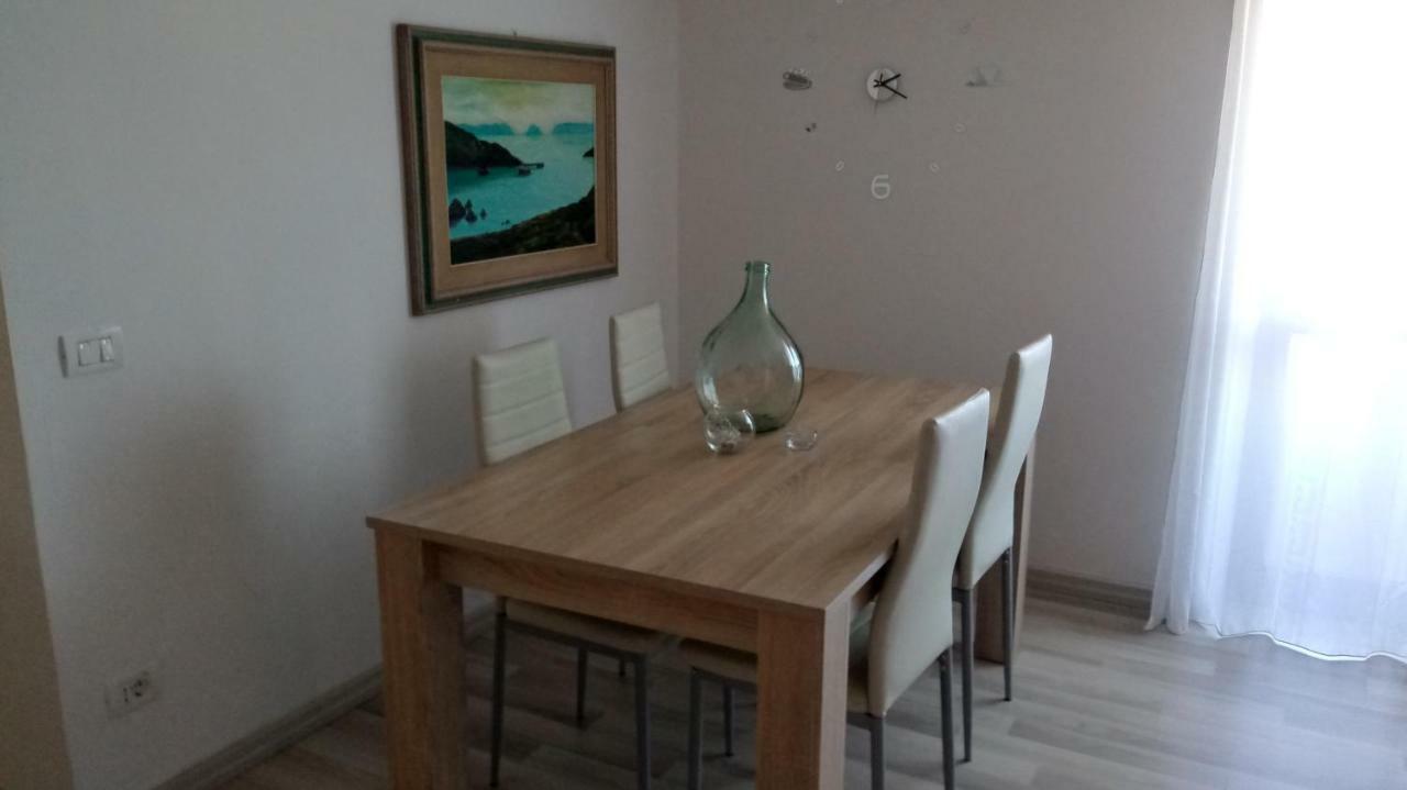 La Petronilla Apartment กัสเตลซาร์โด ภายนอก รูปภาพ
